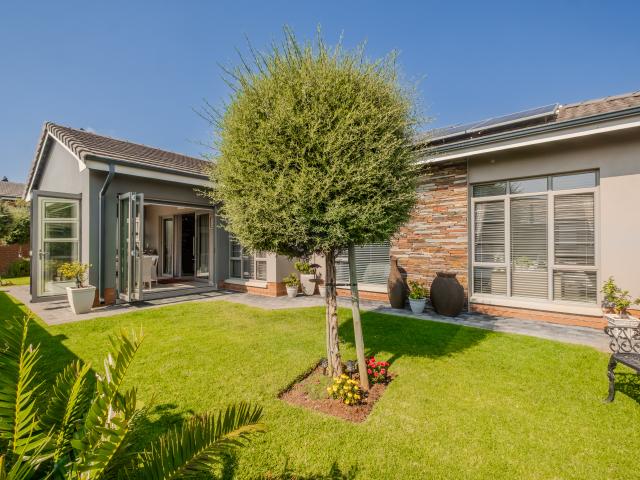 3 Bedroom House in Waterkloof Ridge