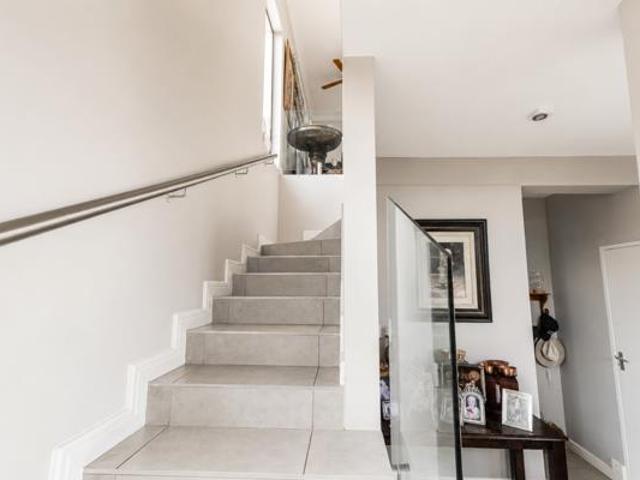 3 Bedroom House in Waterkloof Ridge