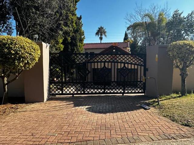 3 Bedroom House in Waterkloof Ridge