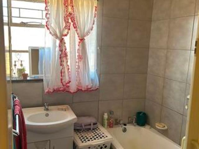 3 Bedroom House in Waters Edge AH