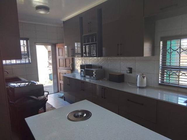 3 Bedroom House in Walker Fruit Farms AH