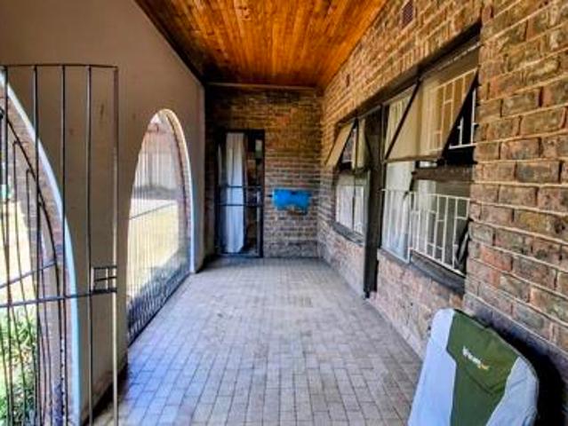 3 Bedroom House in West Acres Ext 8