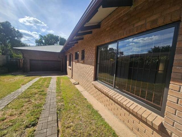 3 Bedroom House in West Acres Ext 13
