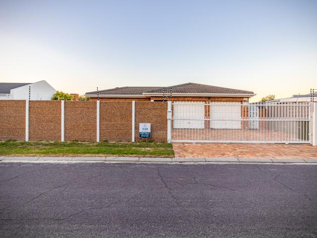 3 Bedroom House in West Beach
