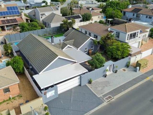 3 Bedroom House in West Beach
