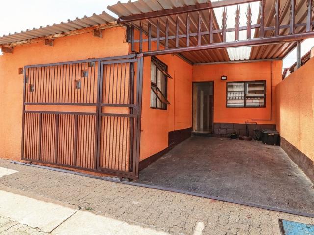 2 Bedroom House in Westbury