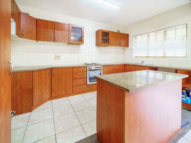 3 Bedroom House in Westbrook