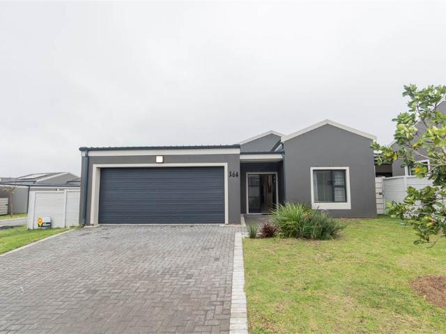 3 Bedroom House in Westbrook