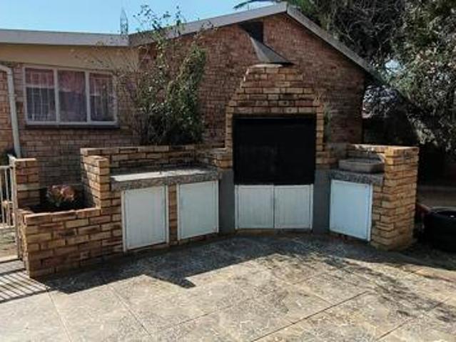 3 Bedroom House in Witpoortjie