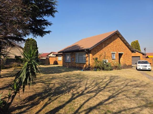 3 Bedroom House in Tasbet Park