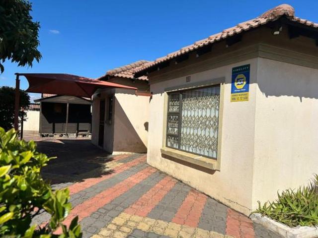 3 Bedroom House in Tasbet Park