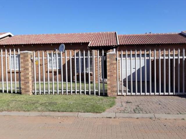 3 Bedroom House in Tasbet Park