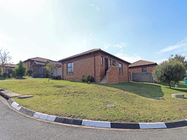 3 Bedroom House in Thatch Hill Estate