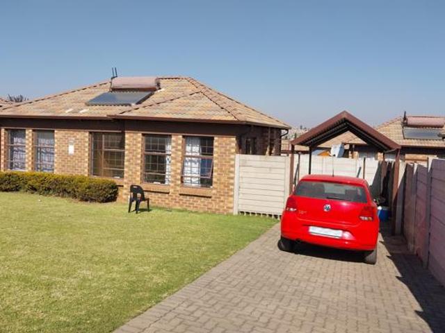 3 Bedroom House in Thatch Hill Estate