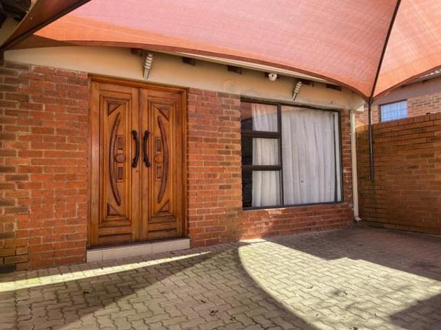 3 Bedroom House in Thatch Hill Estate