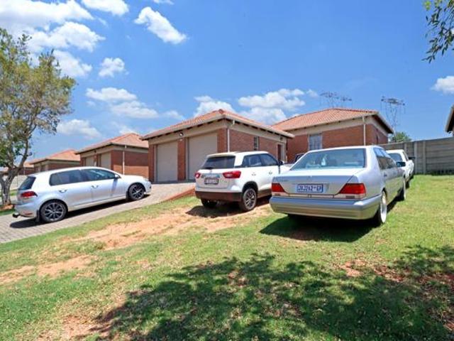 3 Bedroom House in Thatch Hill Estate