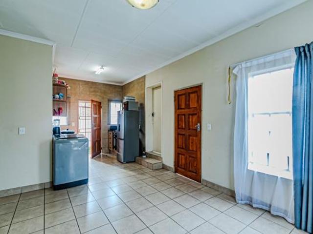 3 Bedroom House in Thatch Hill Estate