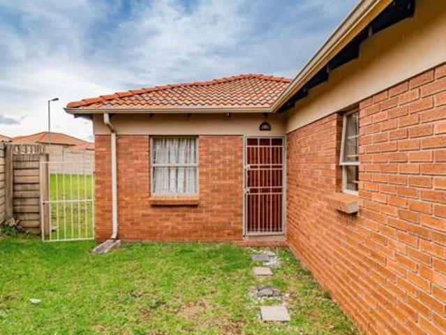3 Bedroom House in Thatchfield