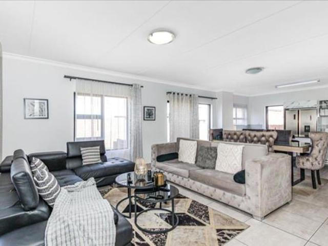 3 Bedroom House in Thatchfield