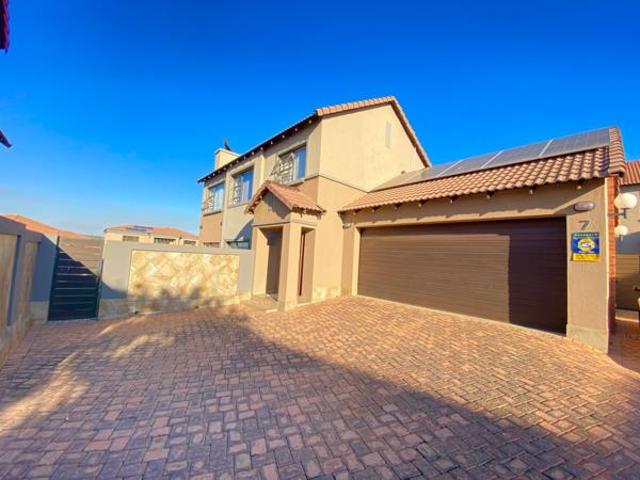3 Bedroom House in Thatchfield