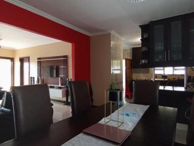 3 Bedroom House in Thatchfield