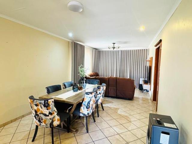 3 Bedroom House in Thatchfield