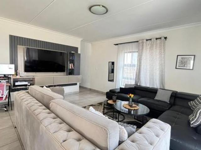 3 Bedroom House in Thatchfield