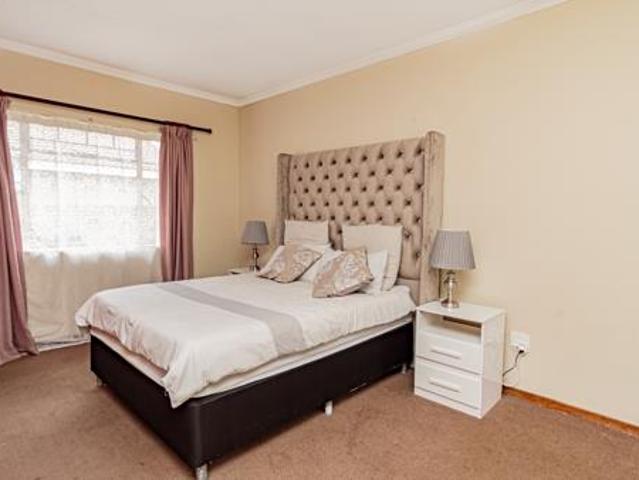 3 Bedroom House in Thatchfield