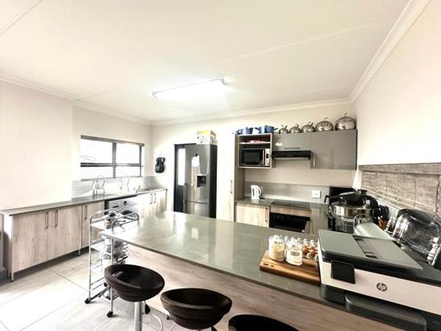 3 Bedroom House in Thatchfield