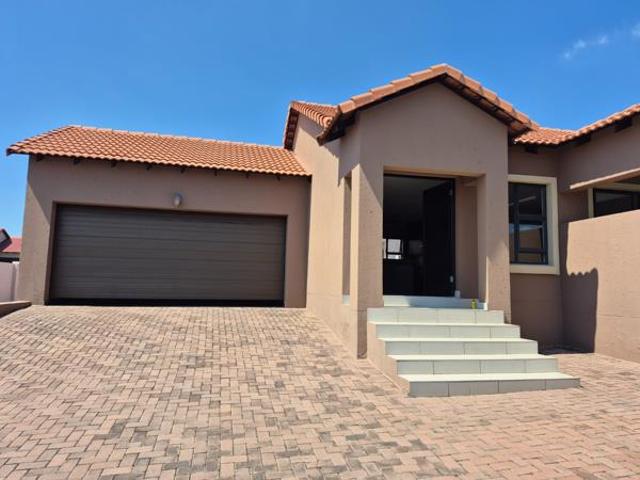 3 Bedroom House in Thatchfield