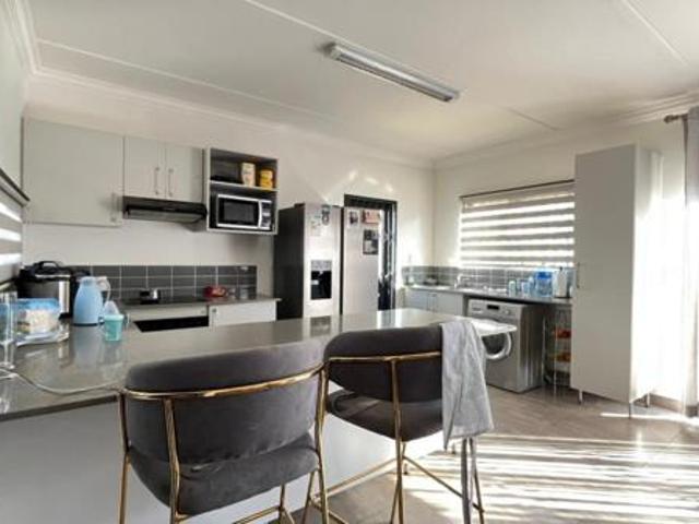 3 Bedroom House in Thatchfield