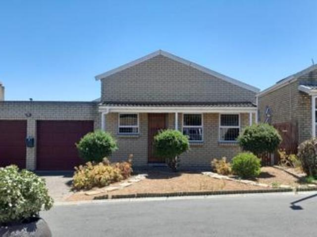 3 Bedroom House in The Crest