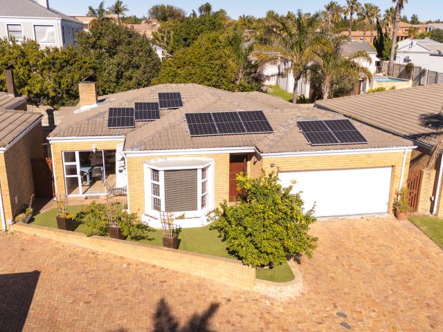 3 Bedroom House in The Crest