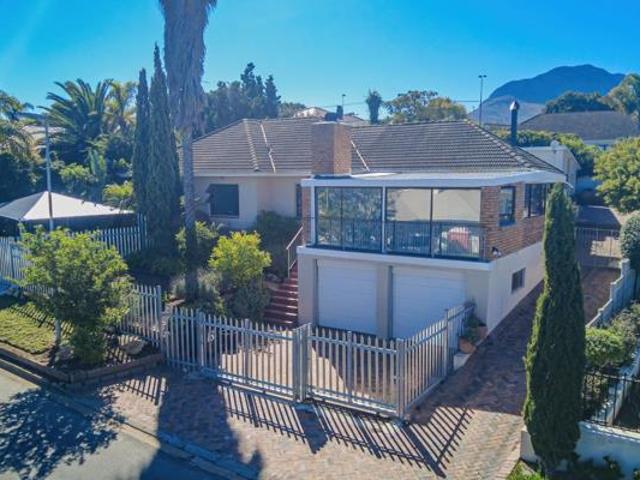 3 Bedroom House in The Links