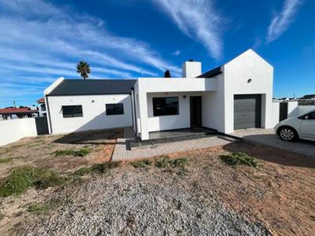 3 bedroom house in the secure atlant.