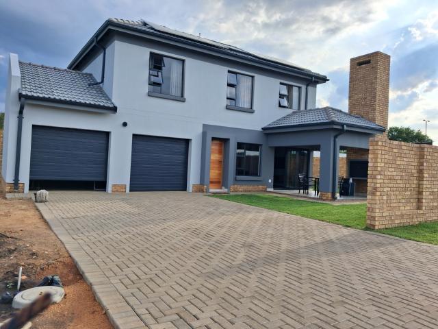 3 Bedroom House in Theresapark