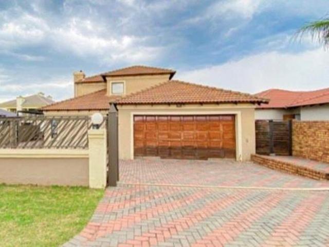 3 Bedroom House in Theresapark