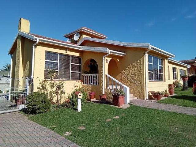 3 Bedroom House in Thomas Gamble
