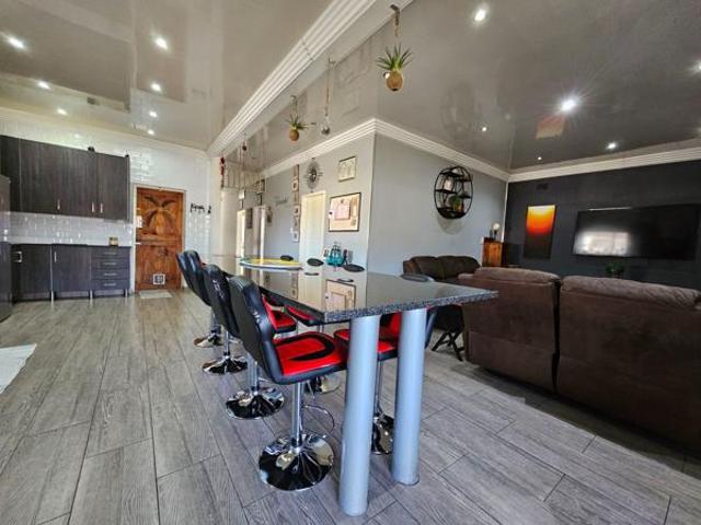 3 Bedroom House in Three Rivers North