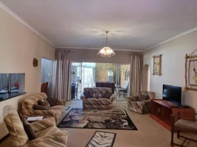 3 Bedroom House in Three Rivers East