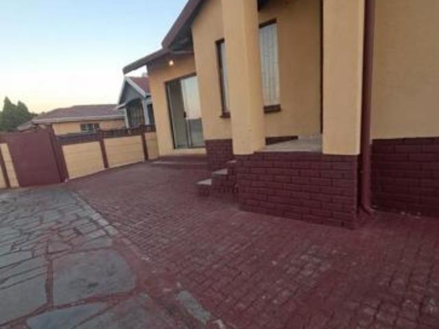 3 Bedroom House in Tlhabane West