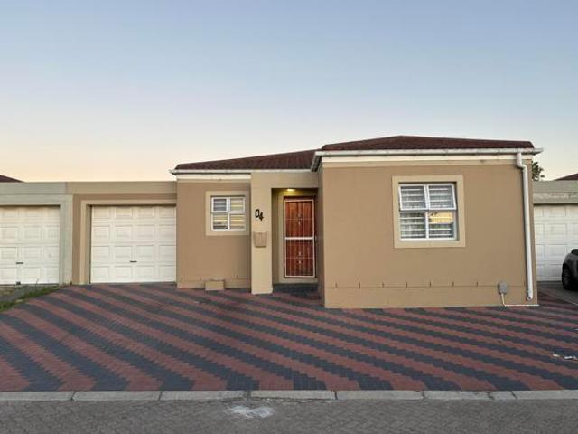 3 Bedroom House in Turtle Creek