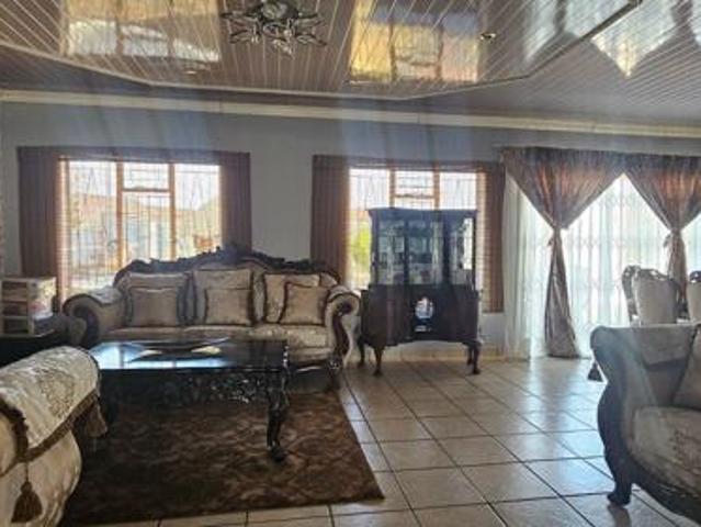 3 Bedroom House in Unitas Park