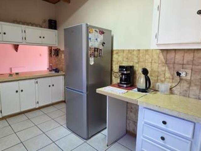 3 Bedroom House in Universitas