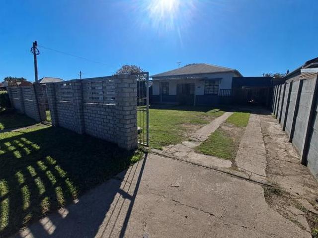 3 Bedroom House in Uitenhage Central