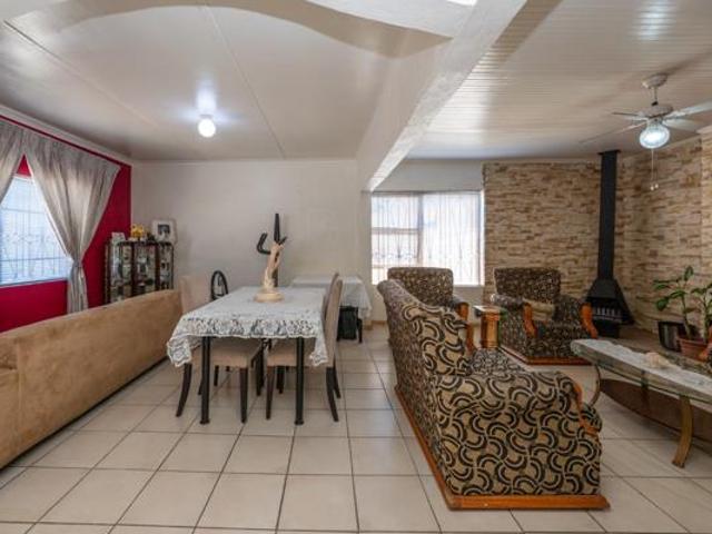 3 Bedroom House in Uitsig
