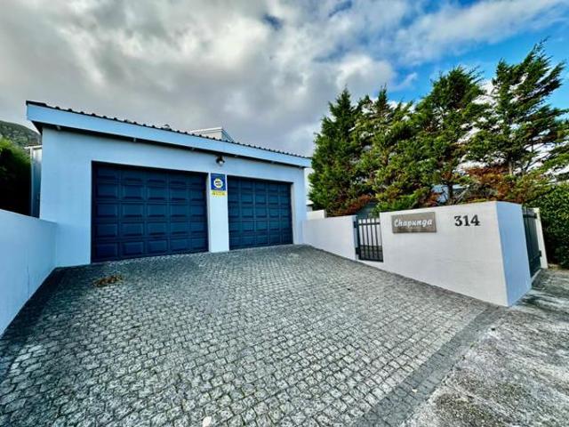3 Bedroom House in Voelklip