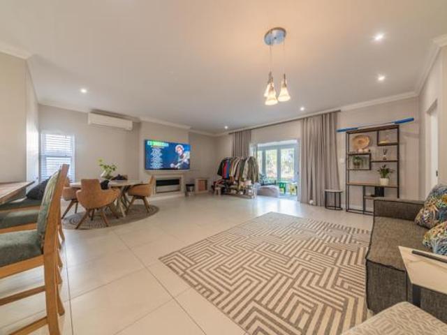 3 Bedroom House in Val de Vie Estate