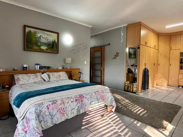 3 Bedroom House in Valhalla