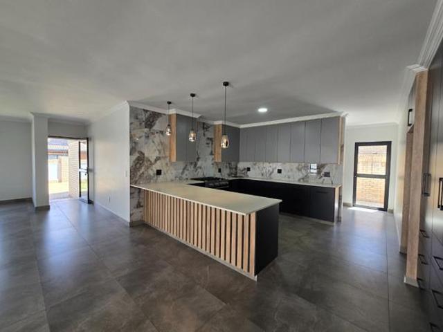 3 Bedroom House in Van Der Hoff Park